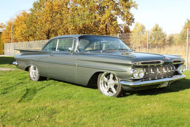Image 1/39 of Chevrolet Impala Sport Coupe (1959)