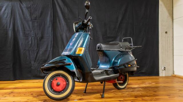Image 1/11 de Piaggio Vespa Cosa 125 (1989)
