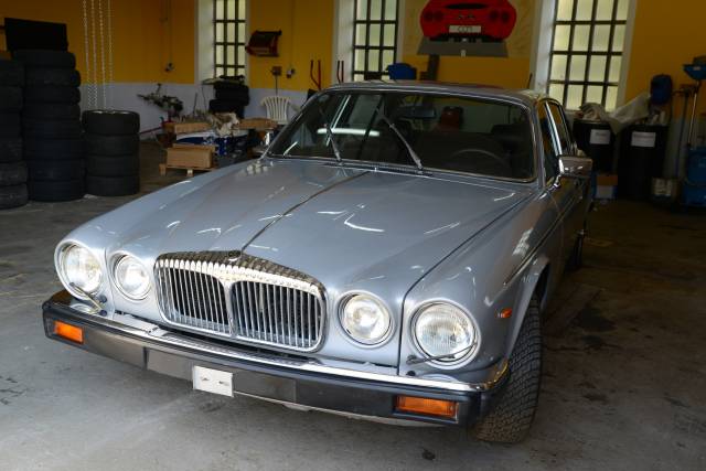 Bild 1/5 von Daimler Sovereign 4.2 (1981)