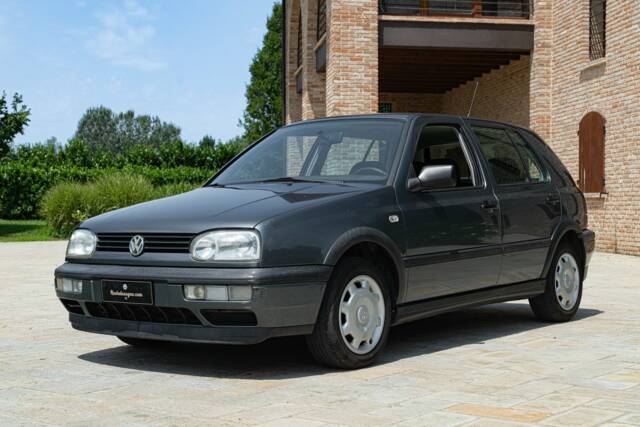 Image 1/45 de Volkswagen Golf IV 1.6 (1997)