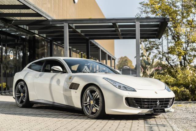 Bild 1/50 von Ferrari GTC4Lusso (2017)