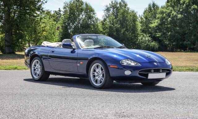 Afbeelding 1/36 van Jaguar XK8 4.0 (2001)