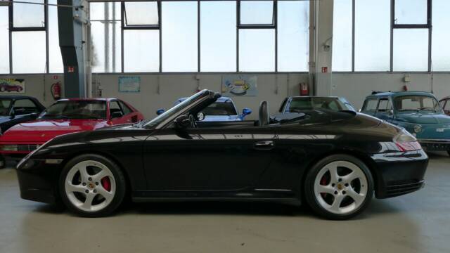 Image 1/41 of Porsche 911 Carrera 4S (2004)