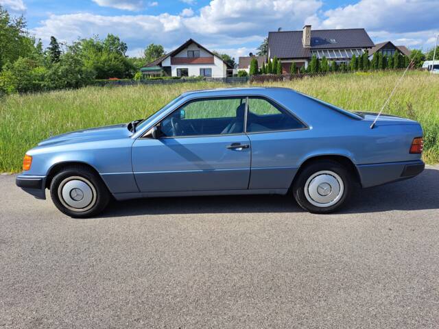 Image 1/12 of Mercedes-Benz 230 CE (1989)