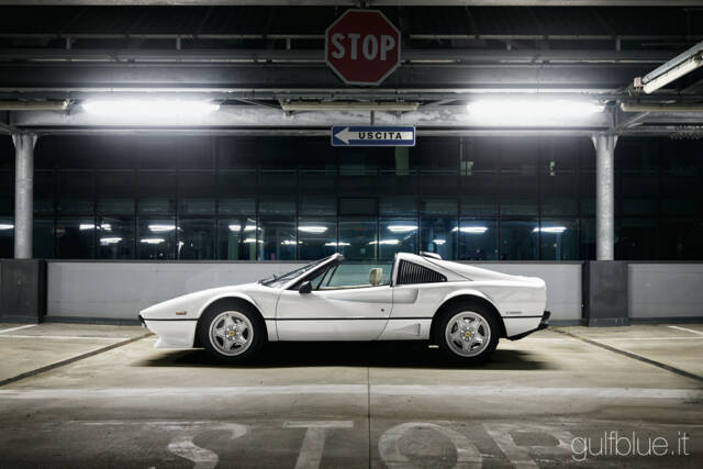 Image 1/72 of Ferrari 208 GTS Turbo (1985)