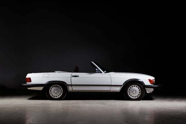 Image 1/48 of Mercedes-Benz 560 SL (1988)