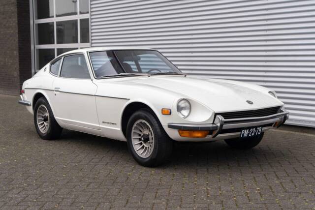 Image 1/8 of Datsun 240 Z (1972)