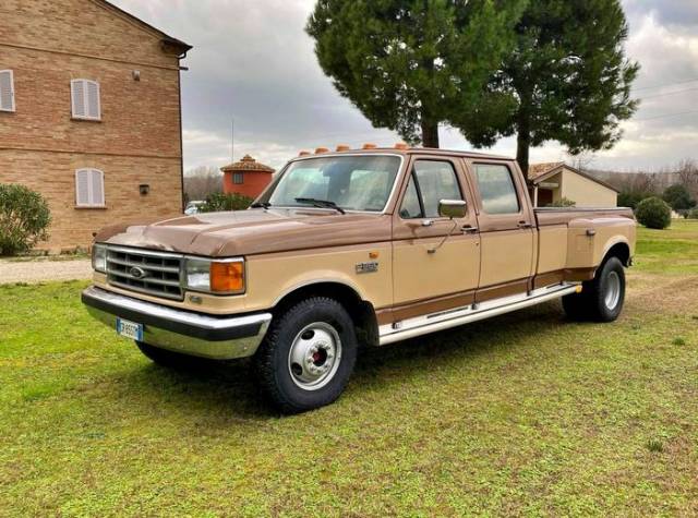 Image 1/9 de Ford F-350 (1987)