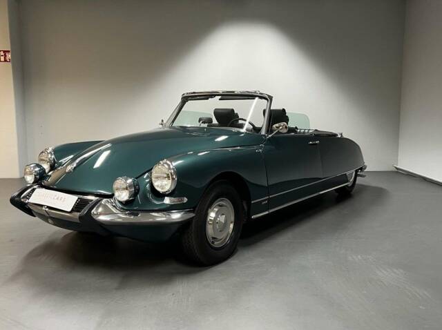 Immagine 1/15 di Citroën DS 21 (1969)