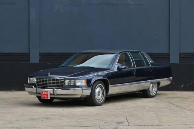 Image 1/7 of Cadillac Fleetwood Brougham (1993)