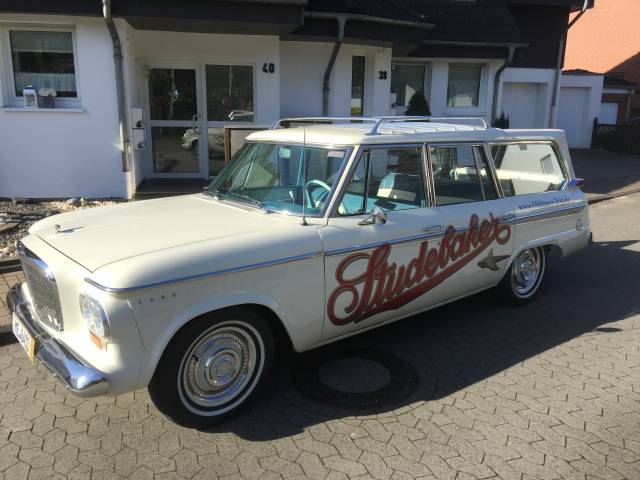 Lark Wagonair V8