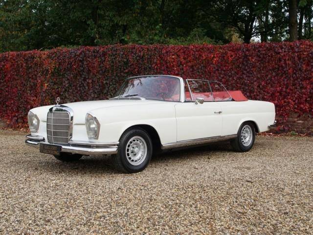 Image 1/30 de Mercedes-Benz 250 SE (1968)