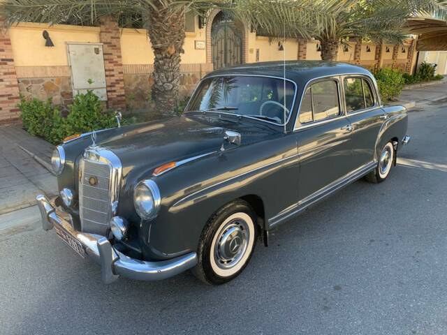 Image 1/12 de Mercedes-Benz 220 S (1959)