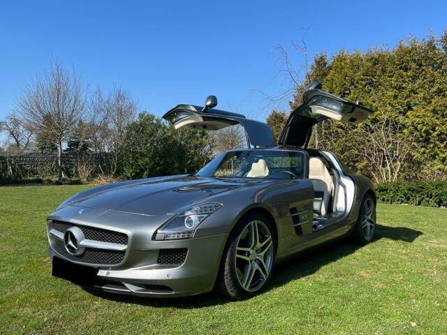 Mercedes-Benz SLS AMG  Coupé Flügeltürer alubeam silver (MB 047) 2010