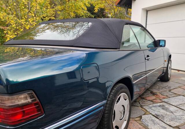 Bild 1/41 von Mercedes-Benz E 200 (1995)