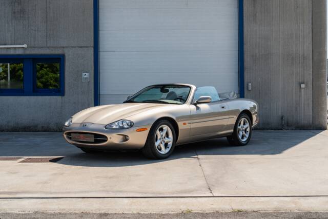 Image 1/91 de Jaguar XK8 4.0 (2000)