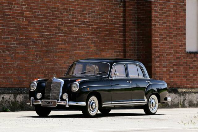 Image 1/7 de Mercedes-Benz 220 S (1957)