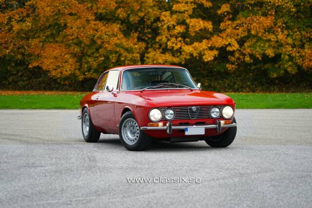Bild 1/21 von Alfa Romeo 2000 GT Veloce (1974)