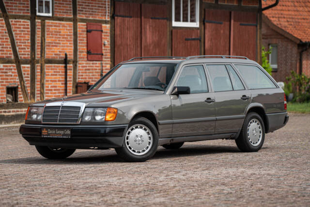 Image 1/66 de Mercedes-Benz 200 TE (1989)