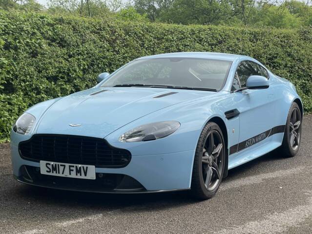 Image 1/11 of Aston Martin V8 Vantage S (2017)