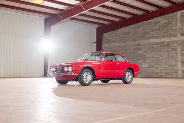 Afbeelding 1/60 van Alfa Romeo Giulia 1600 GT Junior (1975)