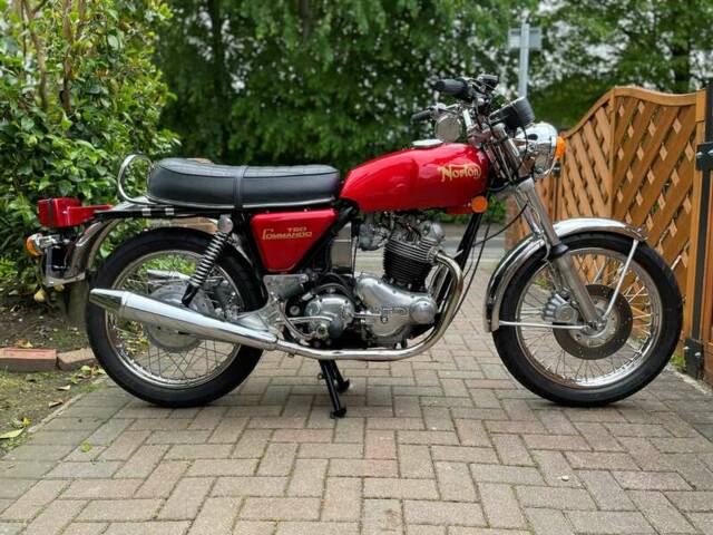 Image 1/44 de Norton DUMMY (1972)