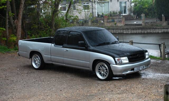 Afbeelding 1/15 van Toyota Hilux (2002)
