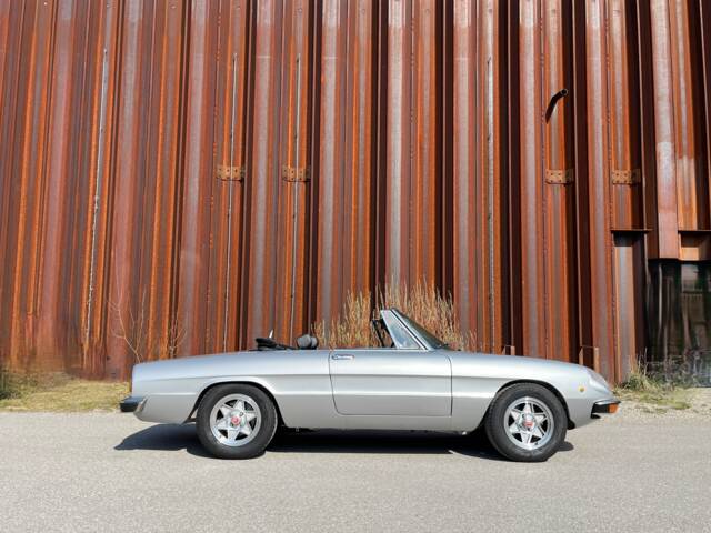 Immagine 1/88 di Alfa Romeo 1750 Spider Veloce (1971)