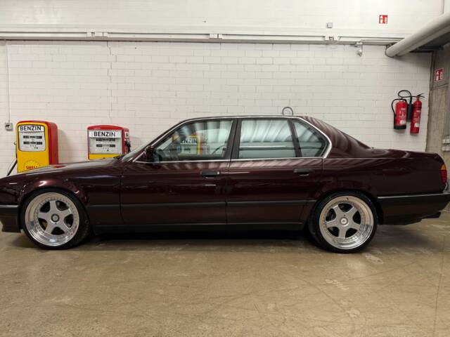 Image 1/21 de BMW 750i (1992)