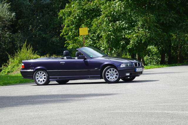 Afbeelding 1/21 van BMW 320i (1994)