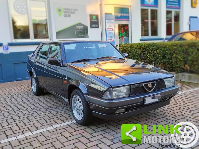 Bild 1/10 von Alfa Romeo 75 2.0 Twin Spark (1992)