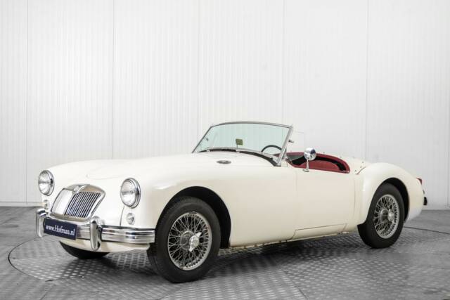 Image 1/50 of MG MGA 1500 (1957)