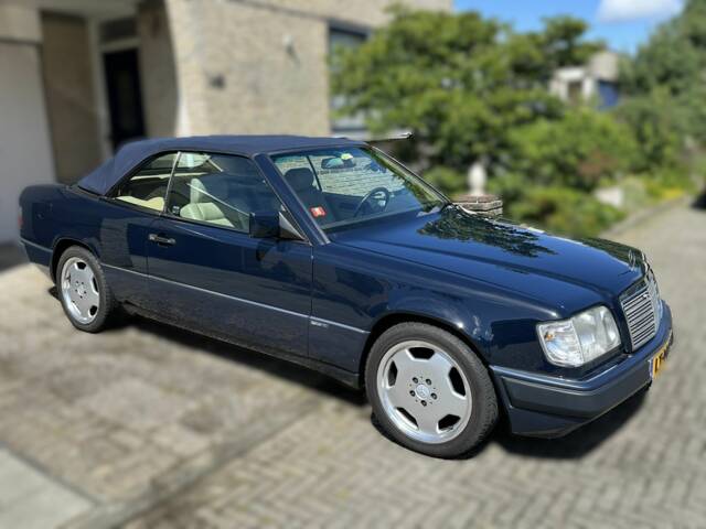 Bild 1/8 von Mercedes-Benz 300 CE-24 (1993)