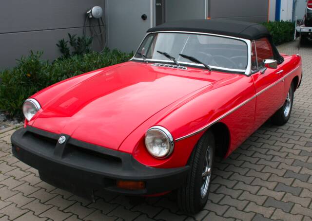 Image 1/7 of MG MGB (1976)