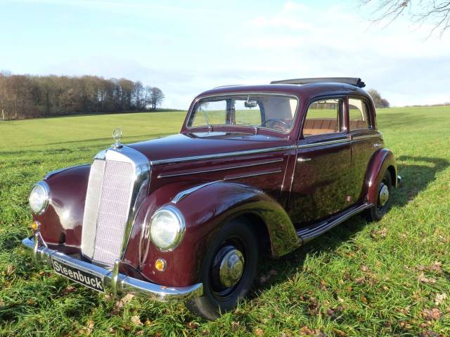 Mercedes-Benz 220 Limousine (W 187) 1953