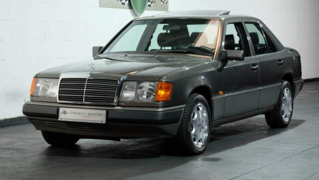 Image 1/40 de Mercedes-Benz 250 TD (1990)