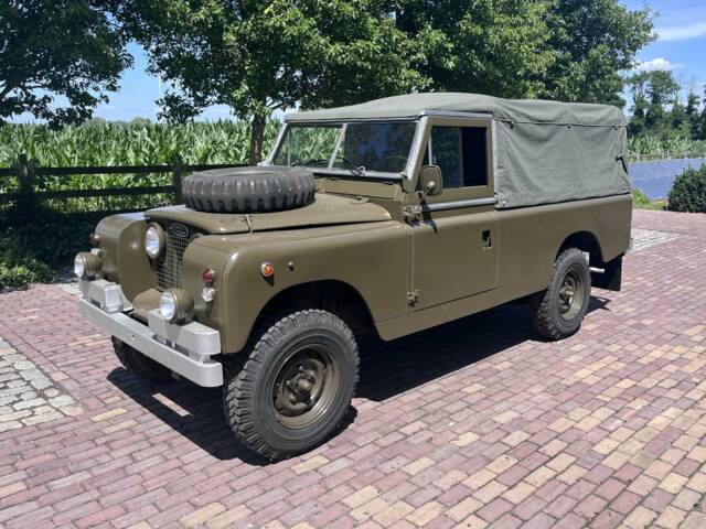 Image 1/8 of Land Rover 88 (1969)