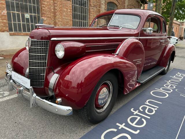 Image 1/25 of Oldsmobile F-Series Business Coupe (1937)