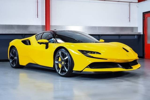 Image 1/6 of Ferrari SF90 Stradale (2022)