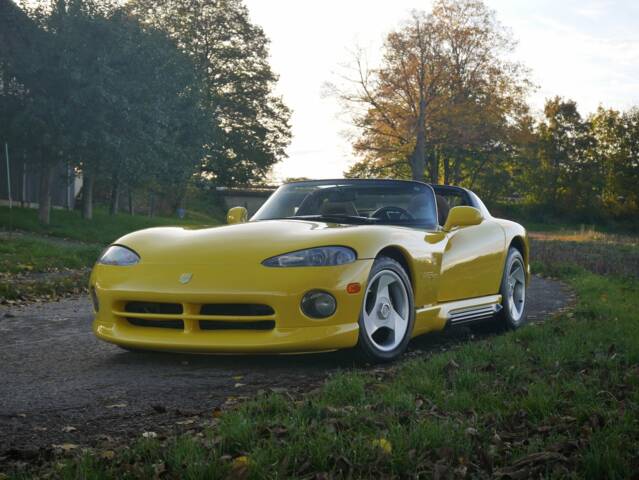 Image 1/34 of Dodge Viper RT&#x2F;10 (1994)