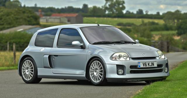 Bild 1/50 von Renault Clio II V6 (2002)