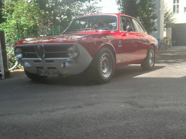 Image 1/29 of Alfa Romeo Giulia 1600 GT Junior (1972)