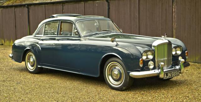 Image 1/50 of Bentley S 3 Continental Flying Spur (1963)