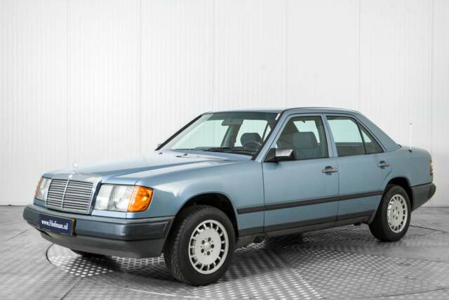 Bild 1/50 von Mercedes-Benz 230 E (1985)