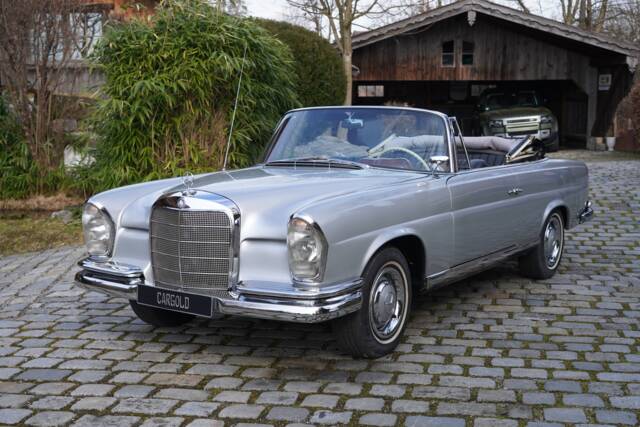 Image 1/13 of Mercedes-Benz 220 SE b (1962)