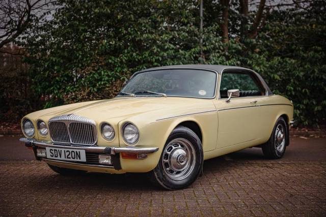 Bild 1/8 von Daimler Double Six (1975)