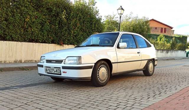Bild 1/9 von Opel Kadett 2,0i GSi 16V (1989)
