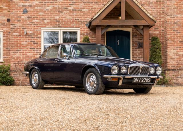 Bild 1/16 von Daimler Sovereign 4.2 (1977)