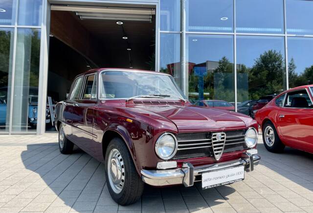 Immagine 1/22 di Alfa Romeo Giulia 1300 Super (1972)
