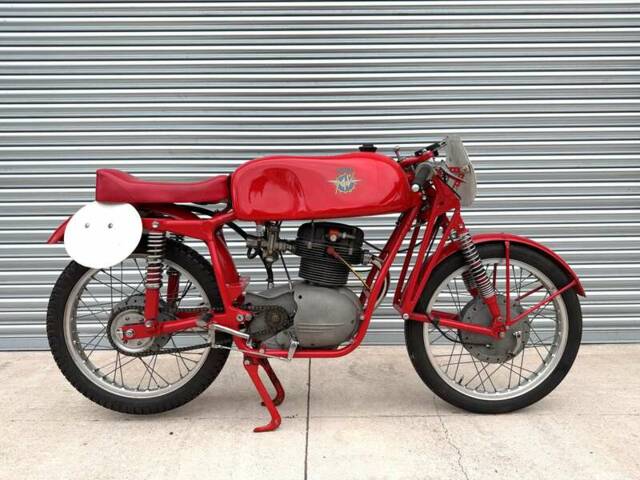 Image 1/43 of MV Agusta 175 CS Sport Disco Volante (1955)